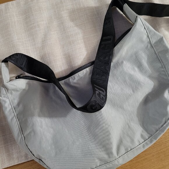 Baggu Medium Nylon Crescent Bag - Picture 2 of 3